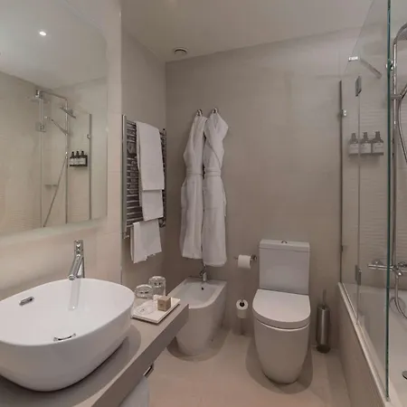 ホテル Nh ジョリー ラ スペッツィア 4*