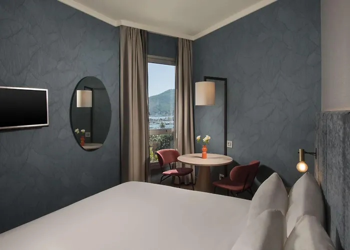 Nh拉斯伯泽亚酒店